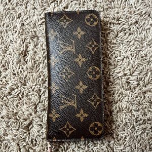 Rose ballerine interior, classic monogram exterior Clemence wallet.